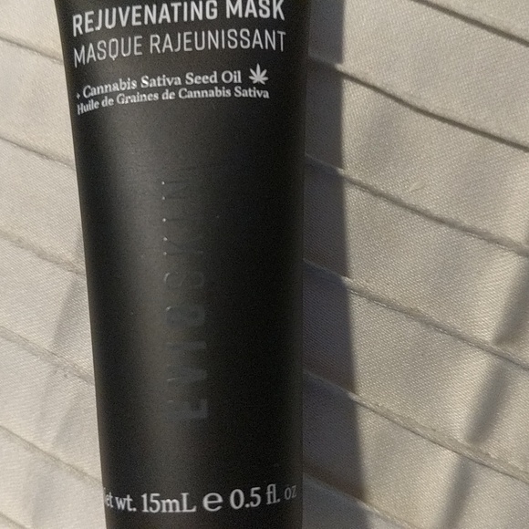 NWT rejuvenating mask - Picture 2 of 2